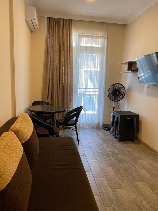 Apartments Kristo Батуми Экстерьер фото