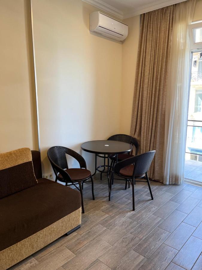 Apartments Kristo Батуми Экстерьер фото