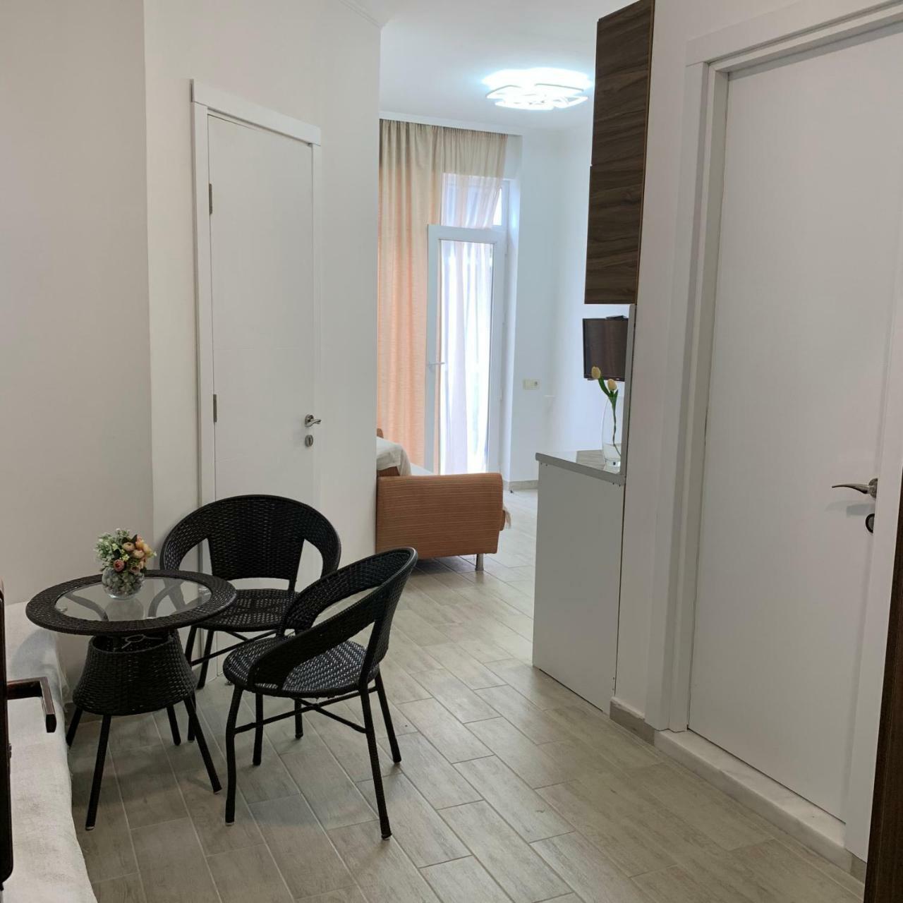 Apartments Kristo Батуми Экстерьер фото
